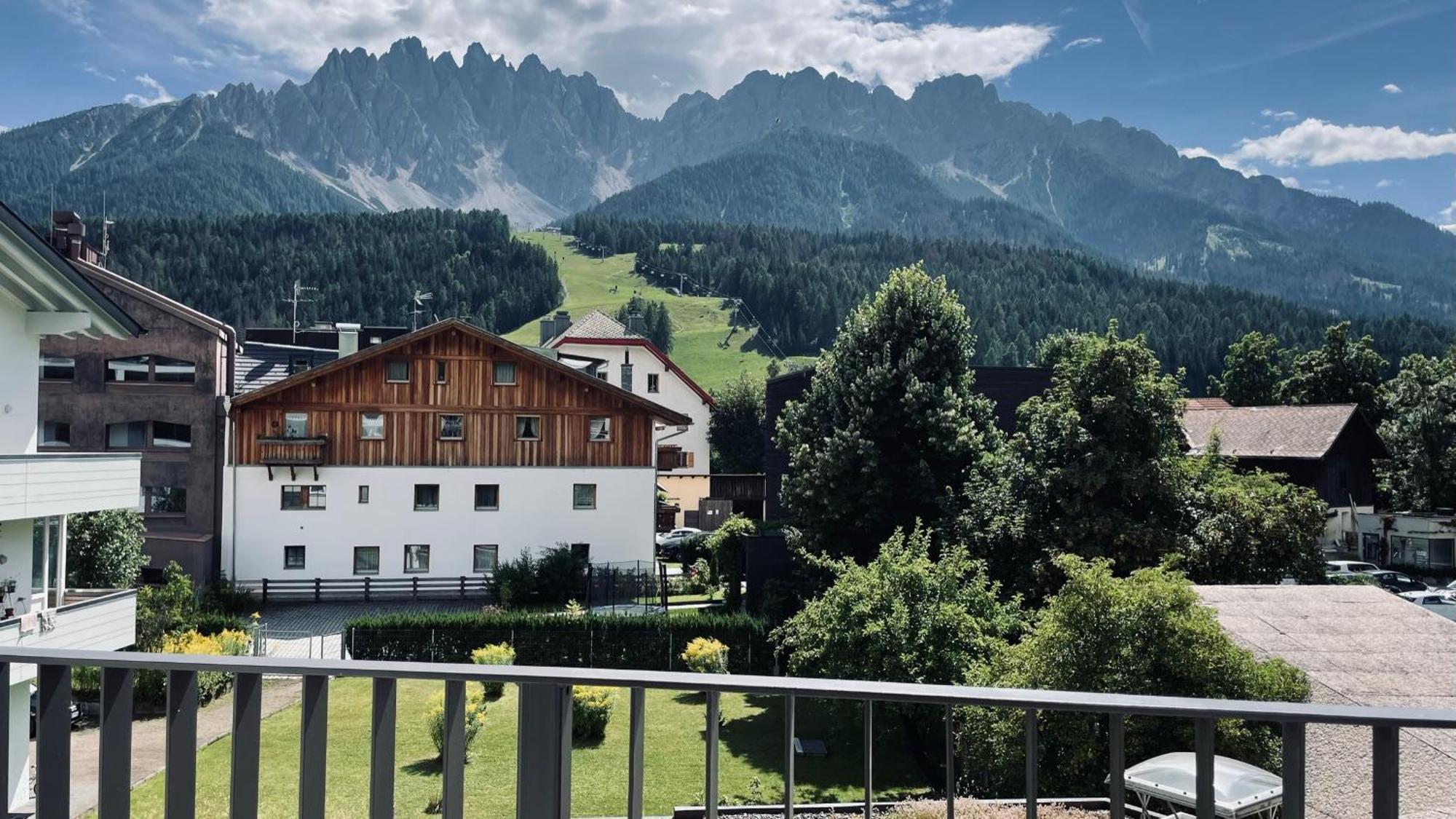 Wachtler Dolomite Apartments Innichen Exteriör bild